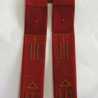 Stola, Handvävt tyg, ylle, lin. Broderi, ylle, lin och mouliné. Tillhör Eds Kyrka, Liljedal